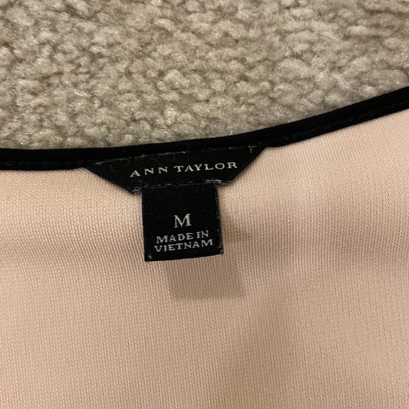 Ann Taylor Top - size Medium - Picture 4 of 6